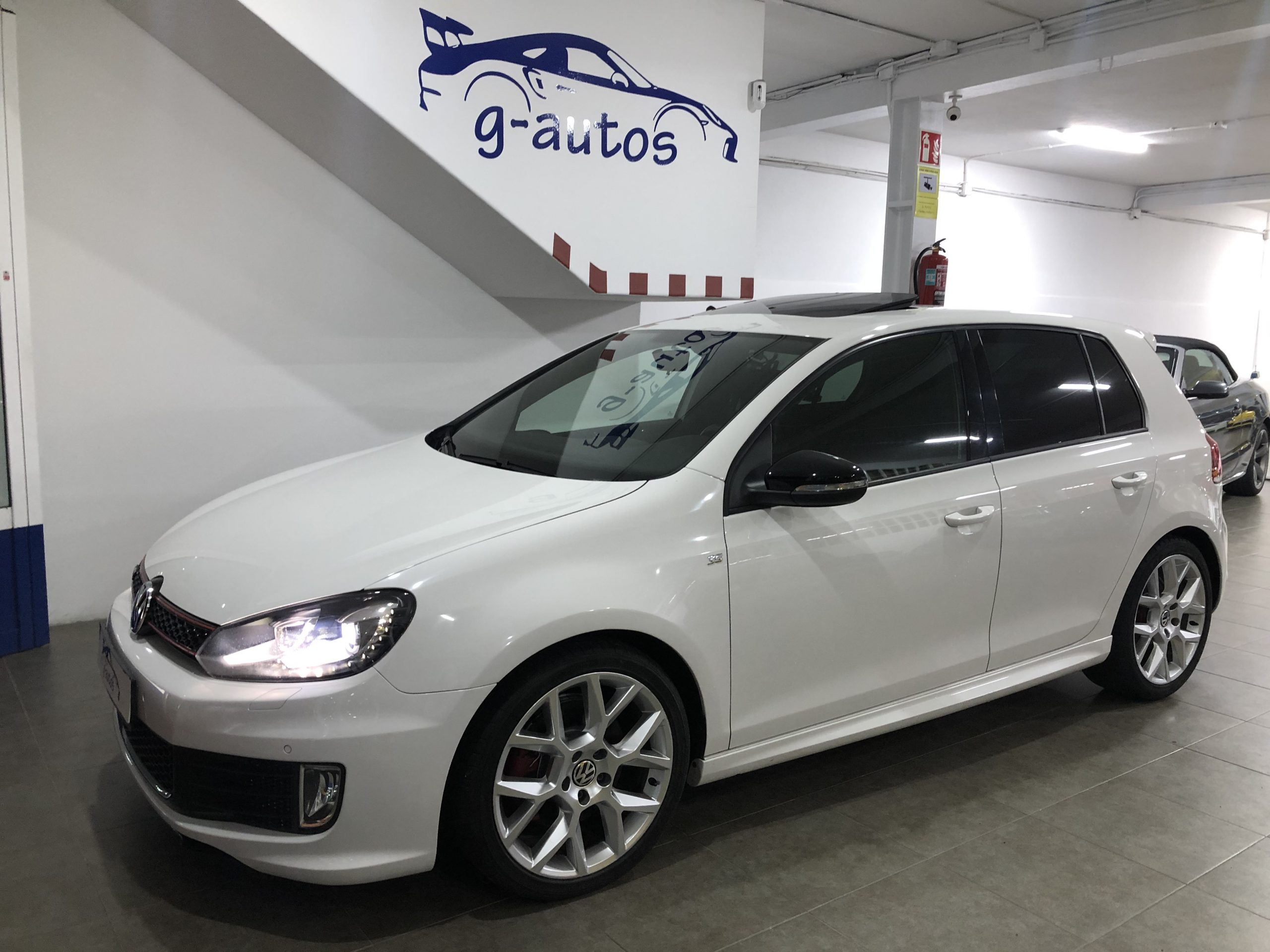 VOLKSWAGEN GOLF GTI 35 ANIVERSARIO GAutos VOLKSWAGEN GOLF GTI 35 ANIVERSARIO GAutos