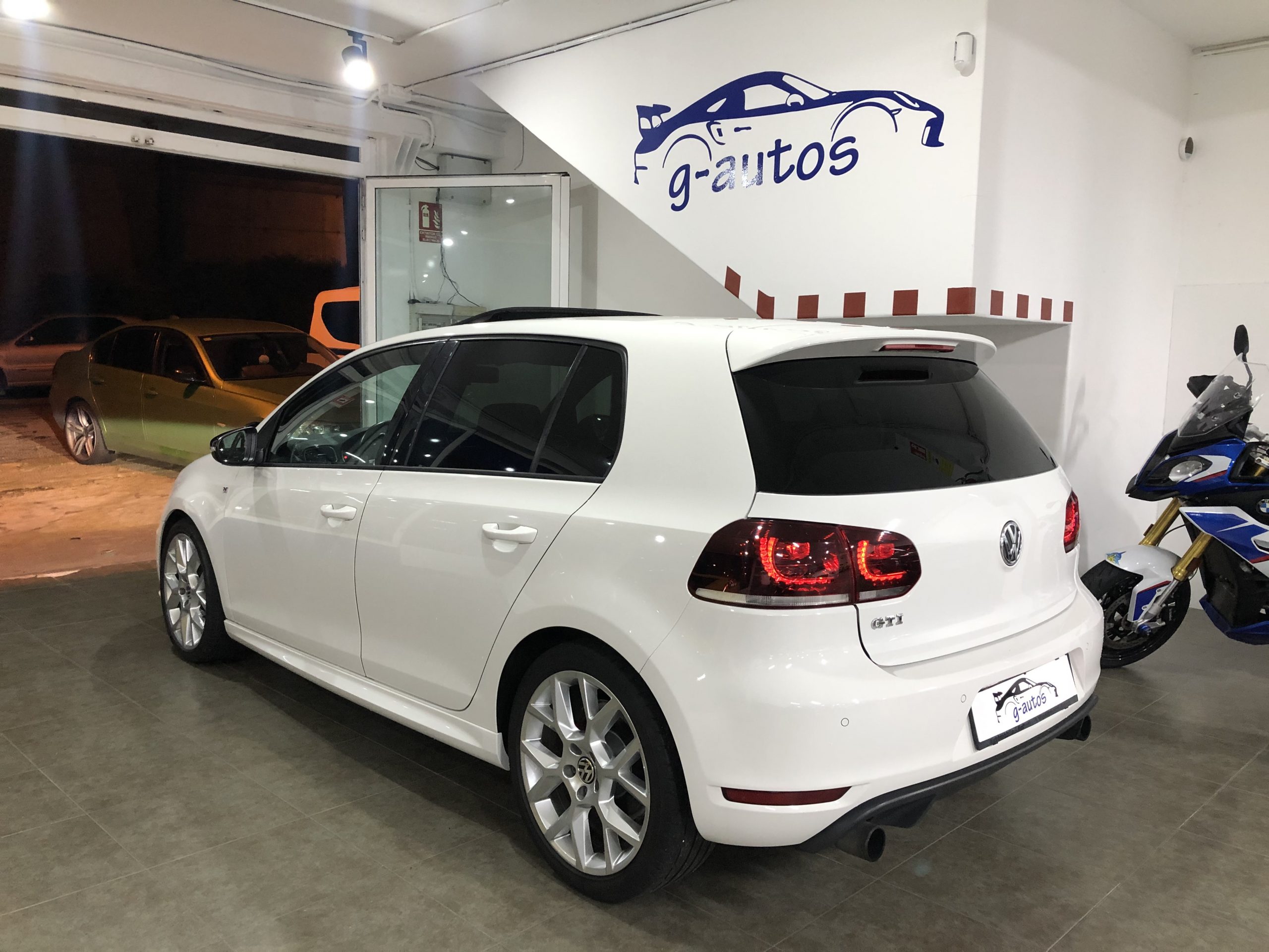 VOLKSWAGEN GOLF GTI 35 ANIVERSARIO GAutos VOLKSWAGEN GOLF GTI 35 ANIVERSARIO GAutos